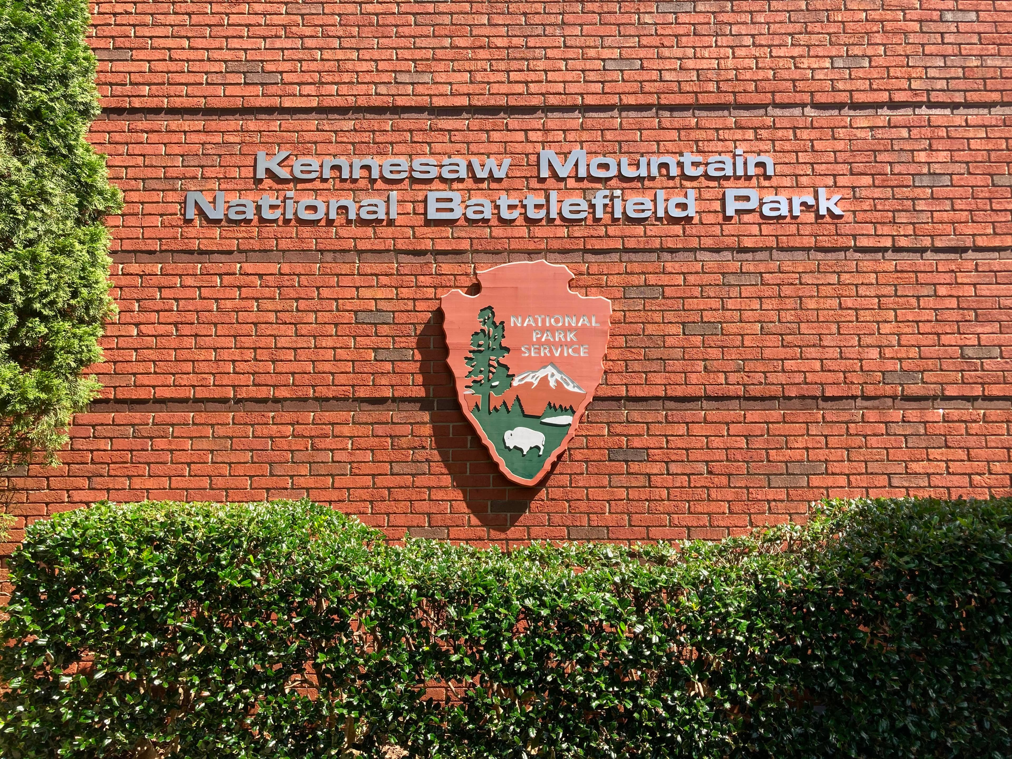 NPS Arrowhead on the side of the Kennesaw Mountain Visitor Center