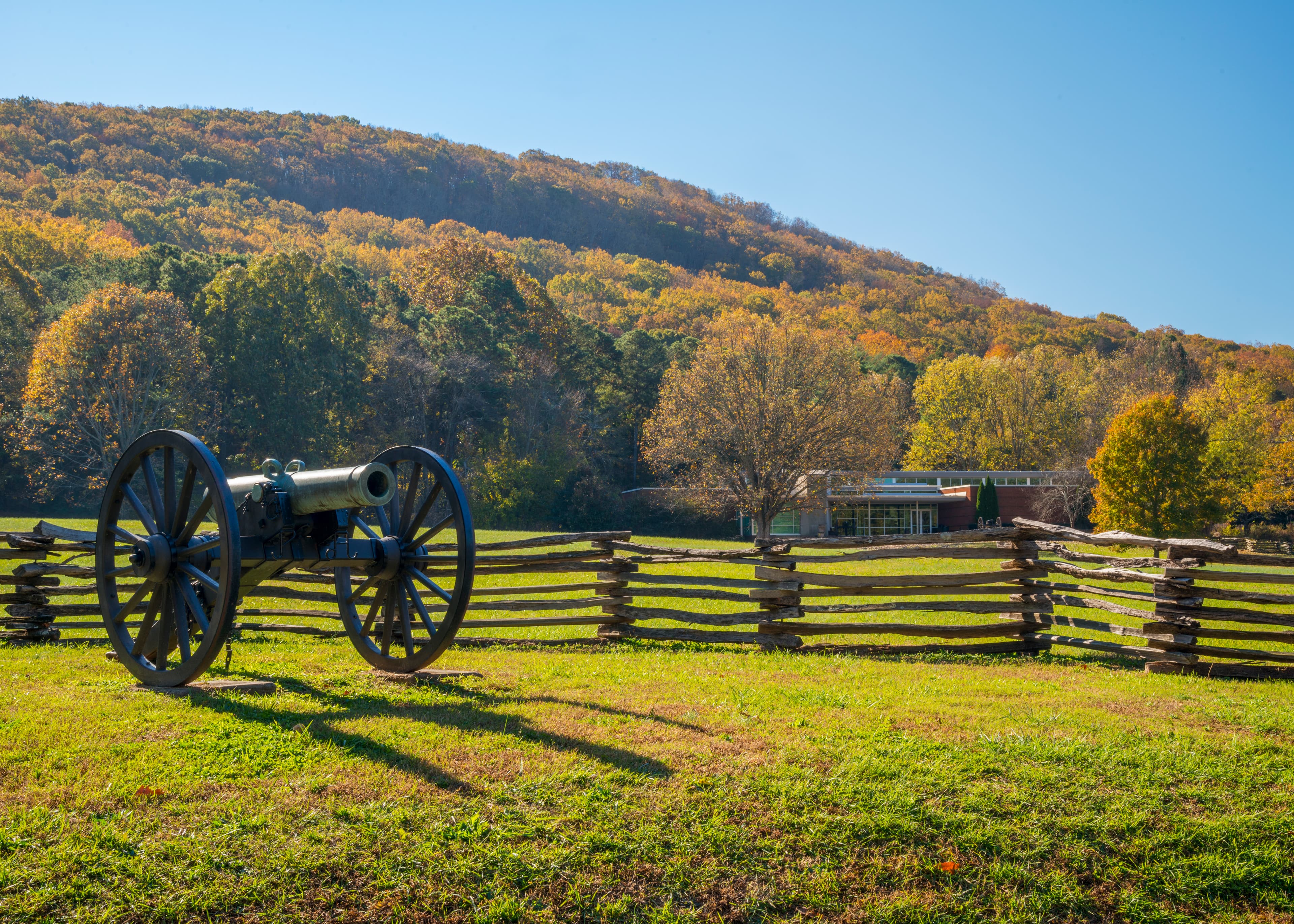 Iconic photo of the park's front memorial field with cannon in front