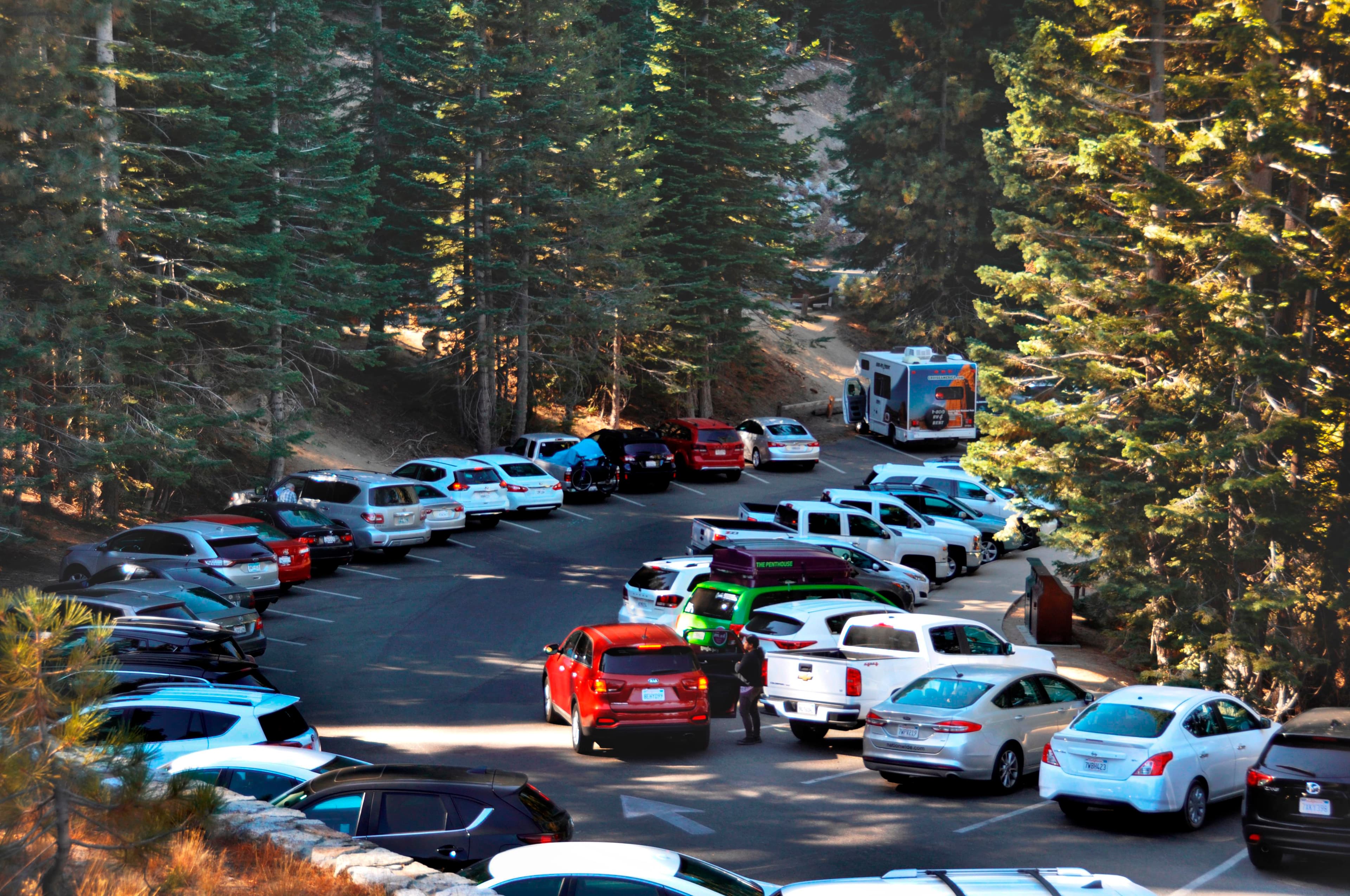 Cars parked in the Glacier Point Parking Area