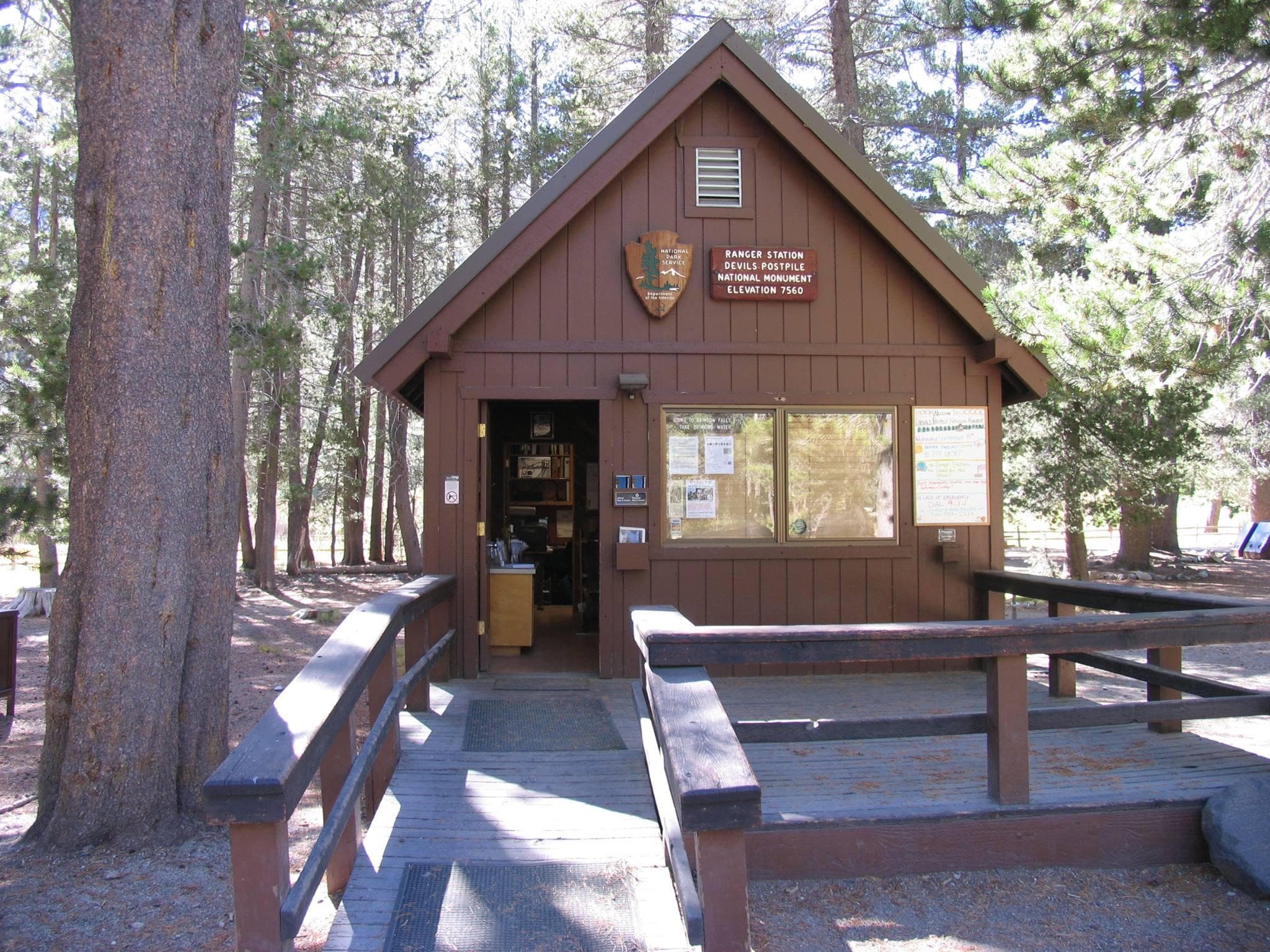 Devils Postpile Ranger Station