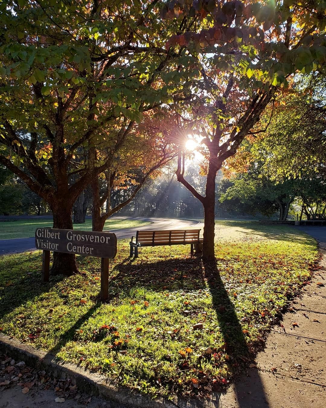 A brown sign that says "Gilbert Grosvenor Visitor Center"