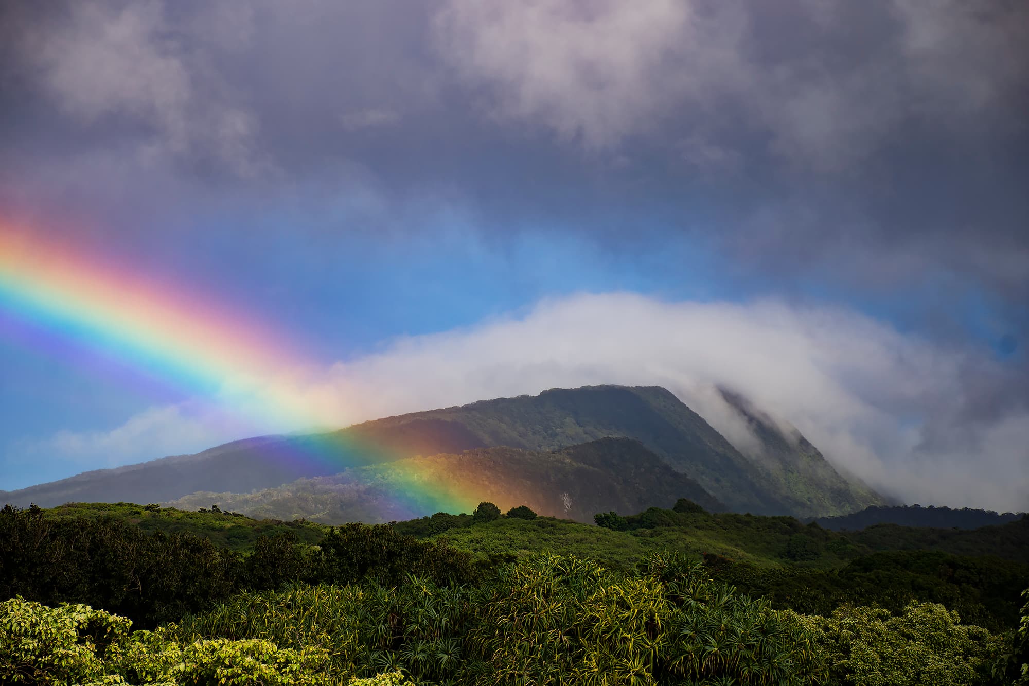 The view of the mountains above the Kīpahulu with an iconic rainbow